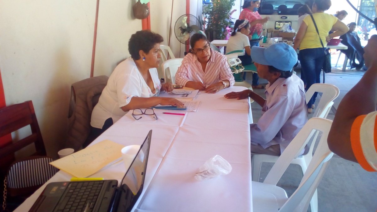 Programa Brigada de Salud en tu Colonia del DIF de Loma Bonita llega a Barrio Las Flores