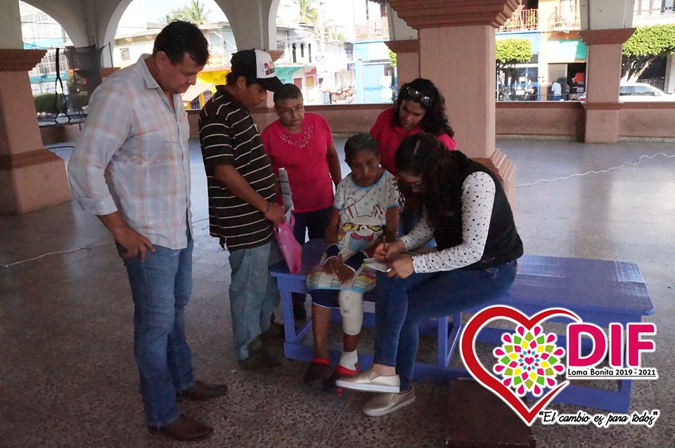 Reciben apoyo personas con discapacidades motrices por parte del DIF de Loma Bonita, Oaxaca